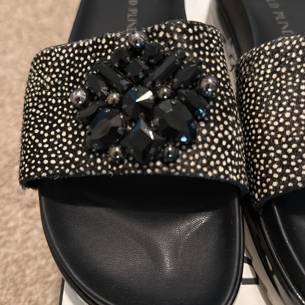 Sandals - Picture 2 of 5